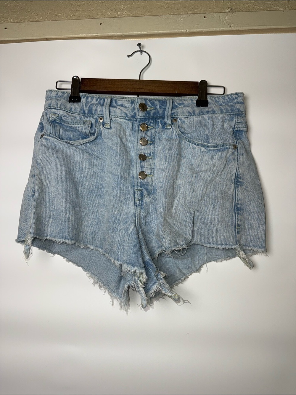 Good American Light Wash Mom Shorts Raw Hem Coastal Cowgirl Y2K Denim-Sz 4 - Picture 4 of 9